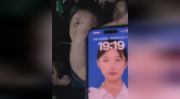 网红女孩吃瓜图像高清版