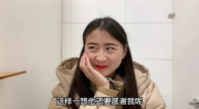 小姐姐递纸巾,小姐姐的善举感动人心